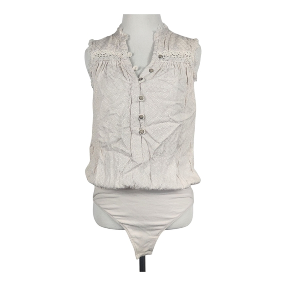 FREE PEOPLE Low Tide Sleeveless Cream Button-Up Bodysuit Size Medium - Picture 3 of 8
